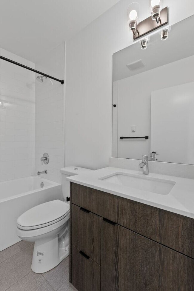 Building Photo - Sweet Ultra-Modern Air-Conditioned West Se...