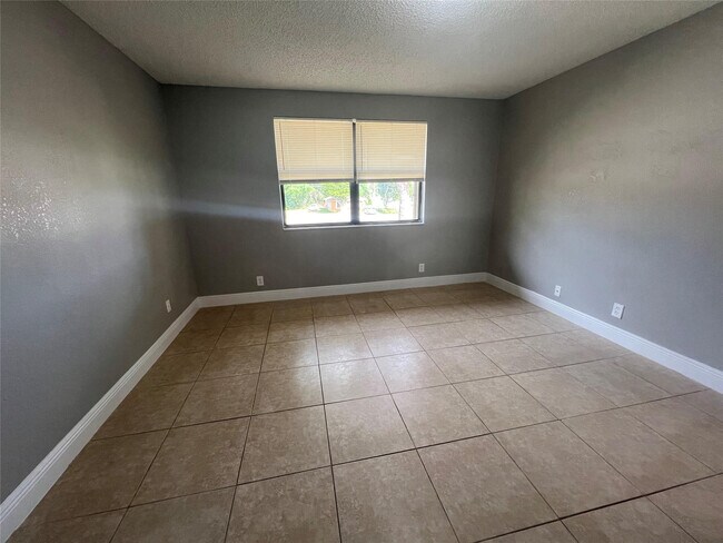 Building Photo - 179 SE 3rd St