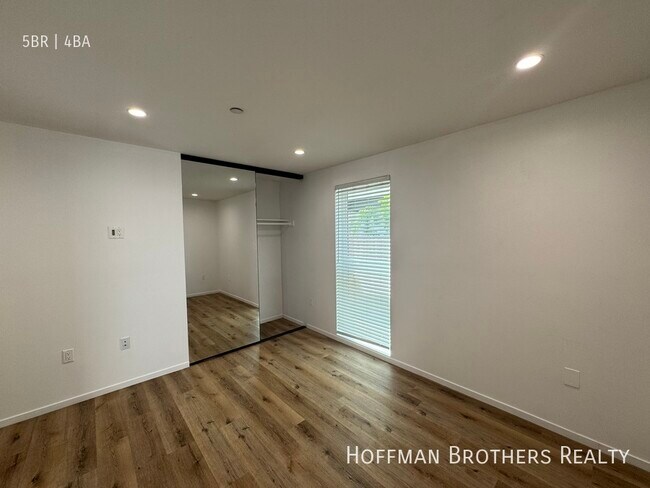 Building Photo - 660 Mariposa Ave