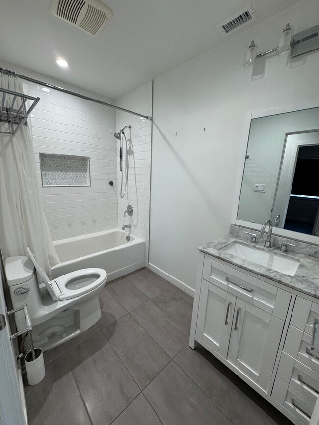 Building Photo - 1522 W 152nd St