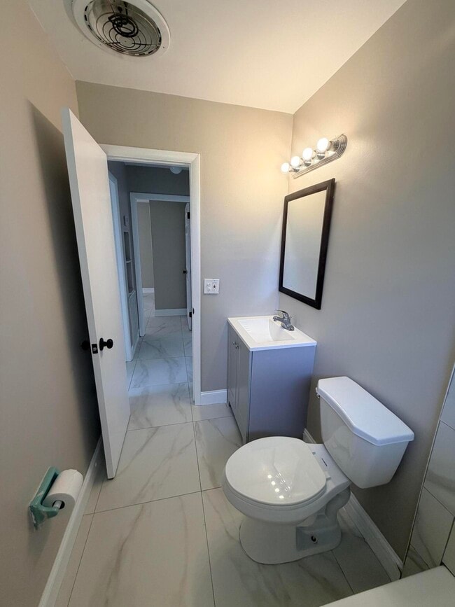 Building Photo - 6036 Westover Rd