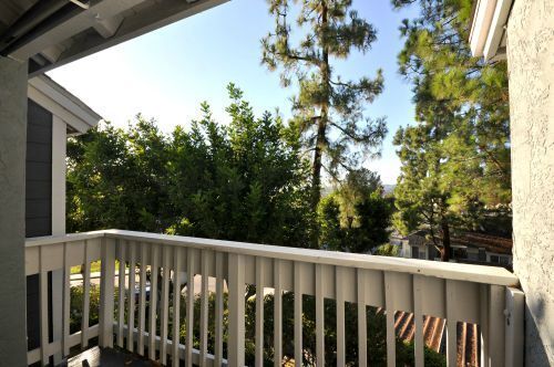 Building Photo - Gorgeous 2 Bedroom/2 Bathroom Condo with L...