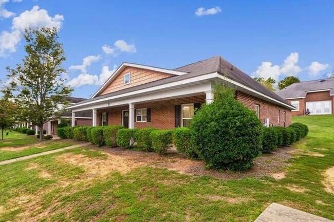 Building Photo - 802 W Longleaf Dr
