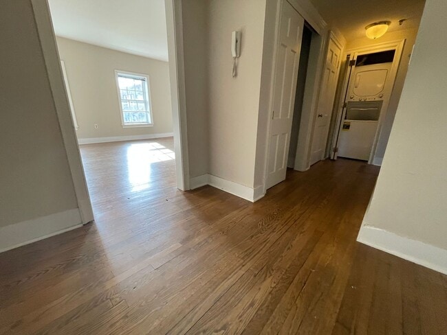 Building Photo - Junior League - 3039 M