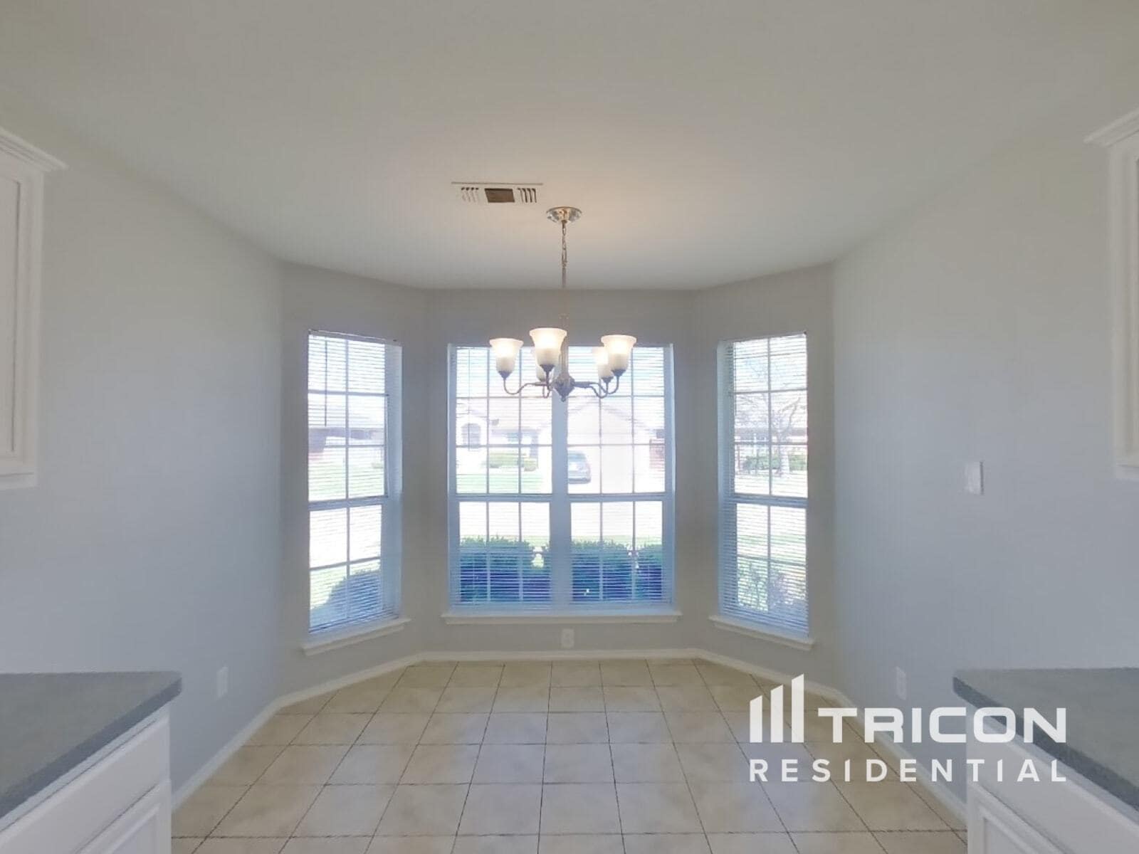 Building Photo - 6910 Meadow Bend Dr