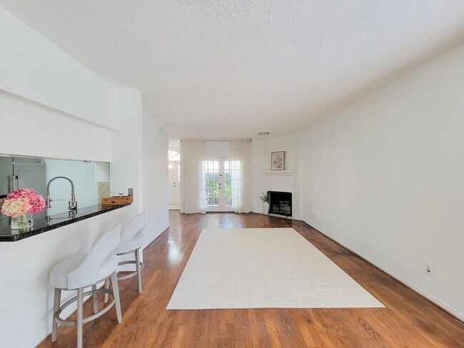 Building Photo - 2220 Bering Dr
