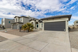 Building Photo - 14641 Ciambriello Ave