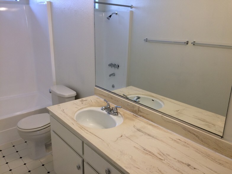 Large Bathroom, New Fixtures, Paint,Flooring - 10516 Eastborne Ave