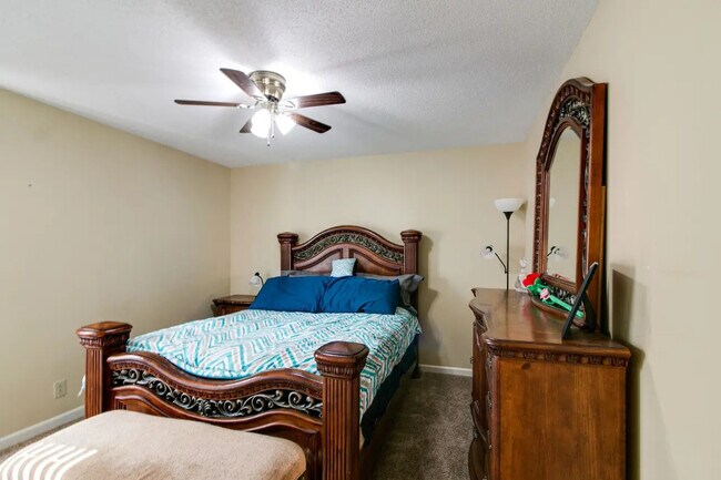 Building Photo - 1122 Rosebrook Dr