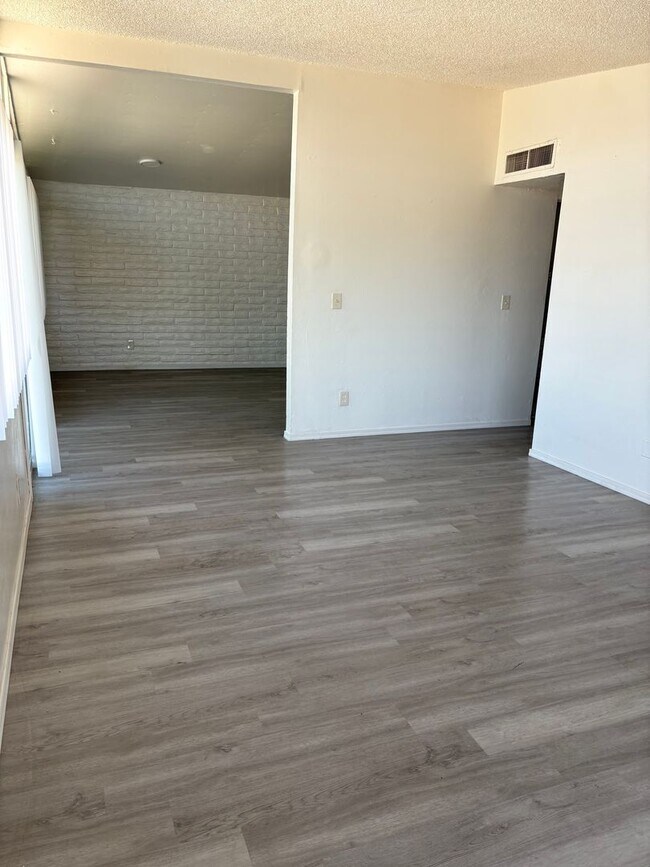 Building Photo - Cozy 3 bedroom 1 bathroom SFR