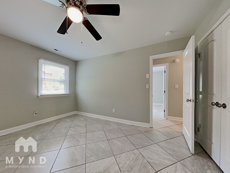 Building Photo - 526 Stratford Rd