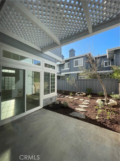 Building Photo - 3600 Lilac Ave
