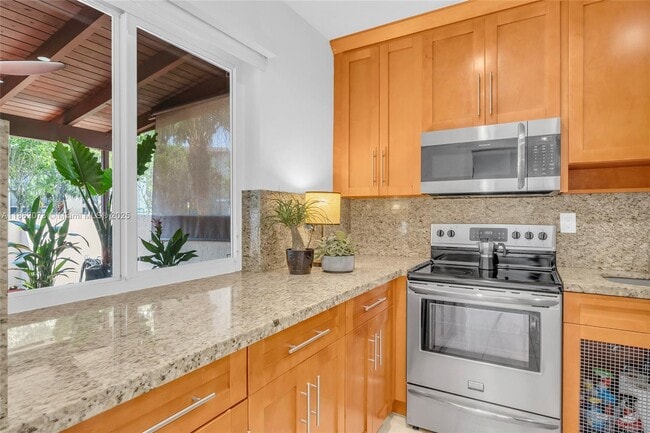 Building Photo - 9131 Fontainebleau Blvd