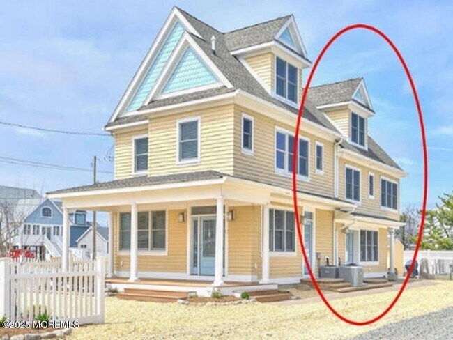 Building Photo - 10 4th Ave