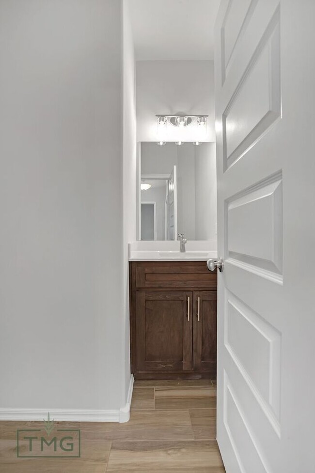 Building Photo - New Listing! Enclave at Parker Village!