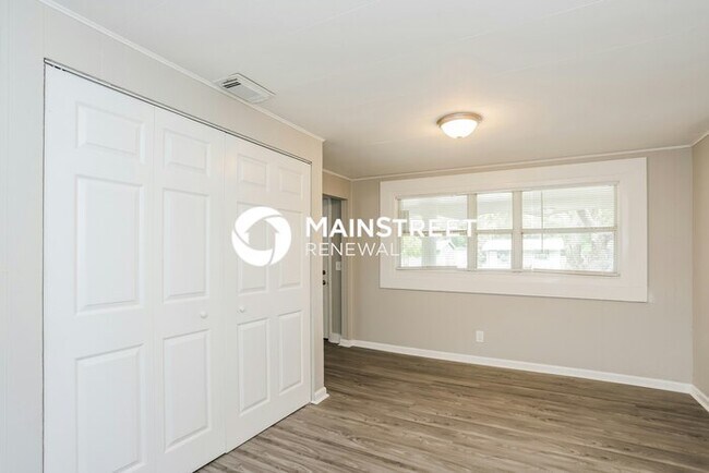 Building Photo - 3 Bedroom Pet-Friendly Home in St Petersburg, FL with Main Street Renewal