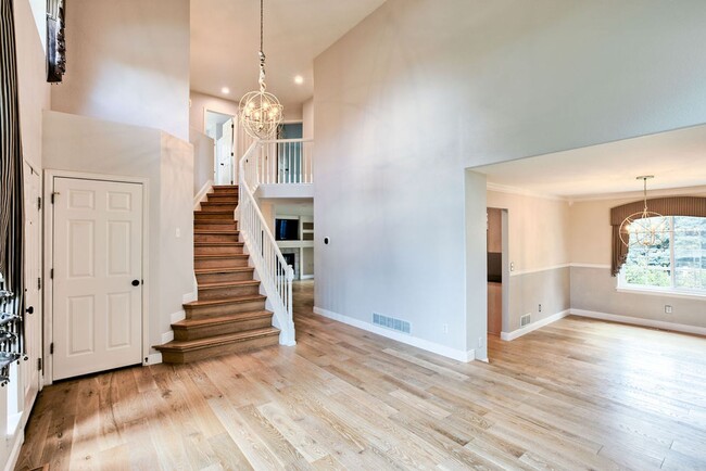 Building Photo - Absolutely Stunning 4 Bedroom Home in Mariana Butte