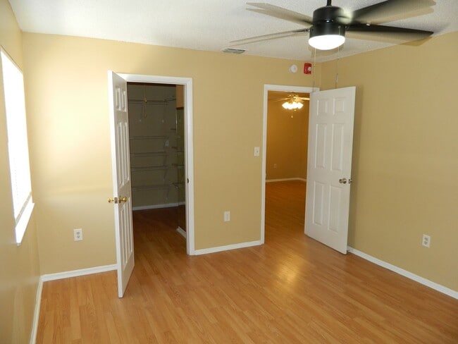 Building Photo - 1 Bed / 1 Bath Condo with Balcony – Seminole County – Water Included!