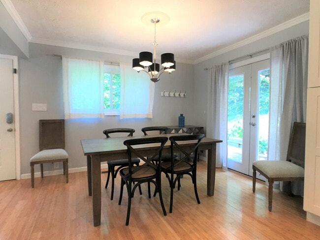 Building Photo - Wonderful Haw Creek Rental - Lawncare Incl...
