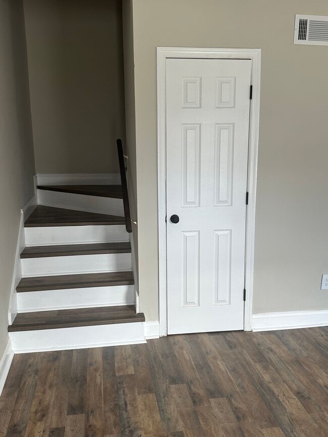 Building Photo - 3 Bed Large Townhome in West Ashley!