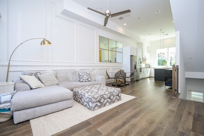 Building Photo - 2412 Canal St