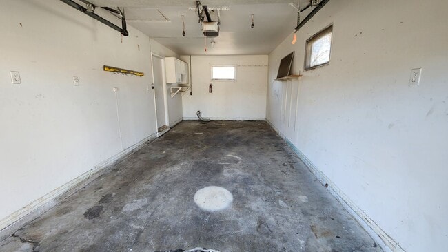 Building Photo - Updated 3BR SW Rancher with oversized garage priced right!