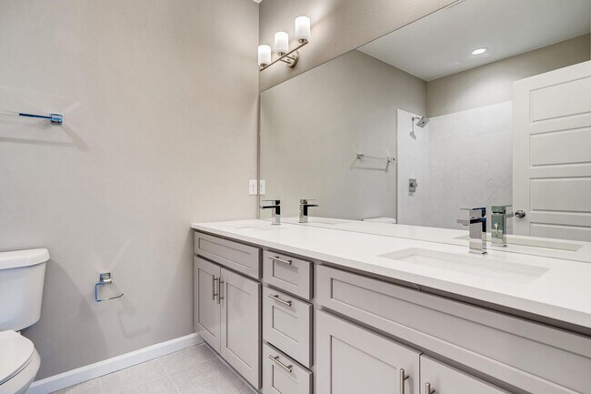 Building Photo - Beautiful Townhome for Rent