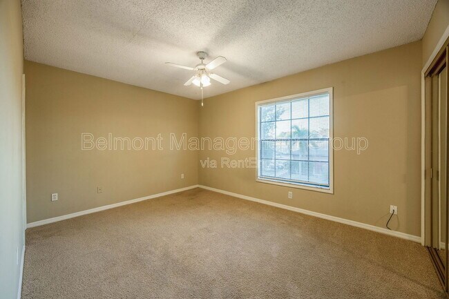 Building Photo - 7431 Glen Oaks Way