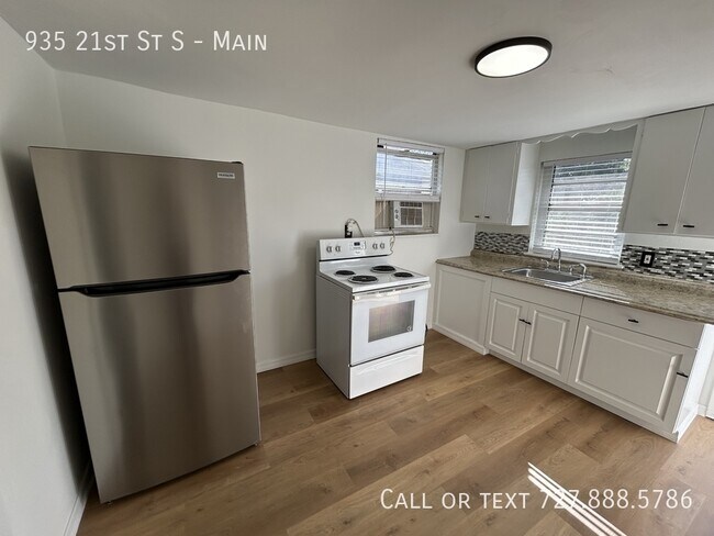 Building Photo - 935 21st St S
