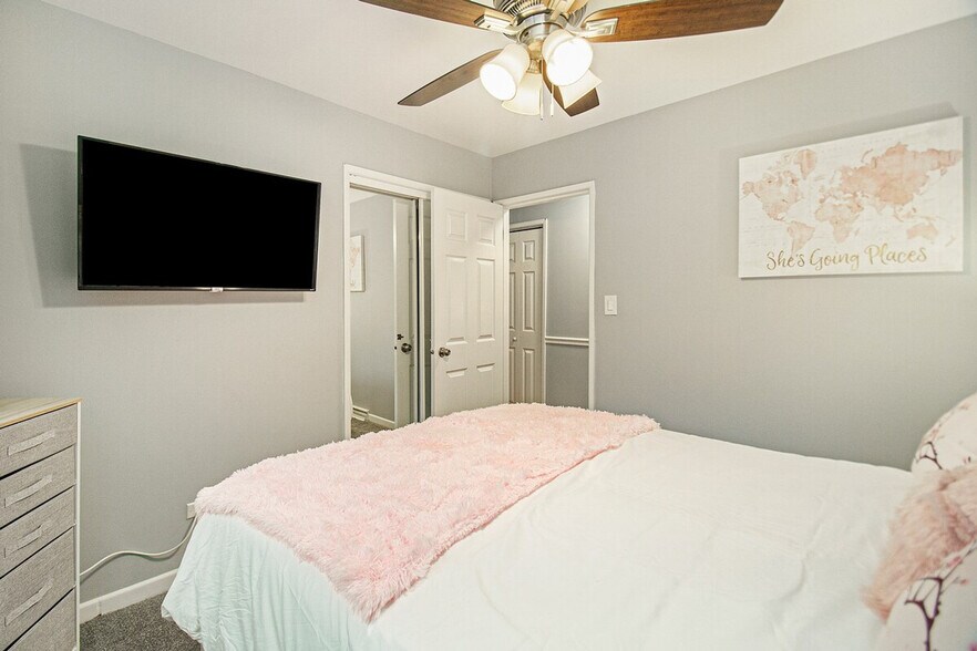 Building Photo - 40 S Main St