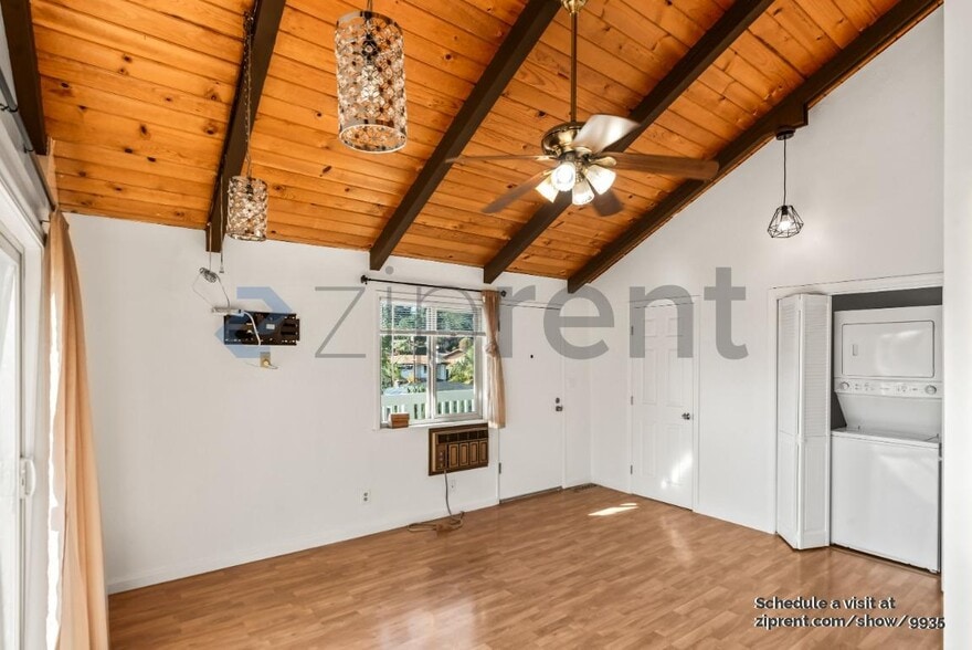 Building Photo - 10806 Hubbard Way