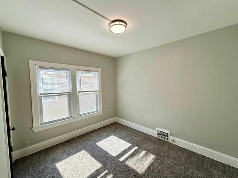 Building Photo - 2163 Chesterland Ave