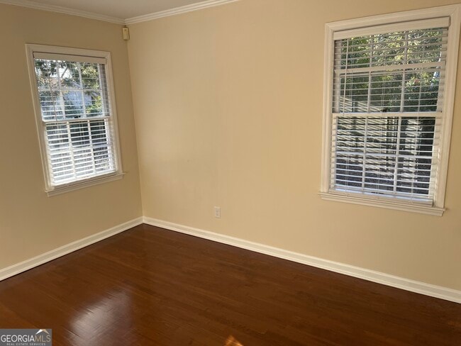 Building Photo - 220 S Zetterower Ave