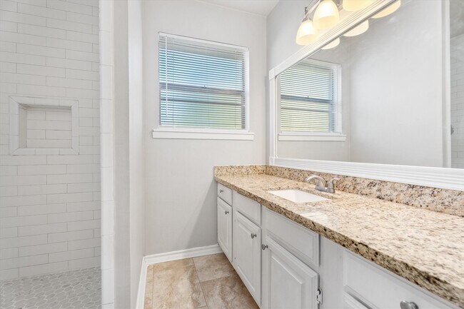 Building Photo - 3738 Clear Falls Dr