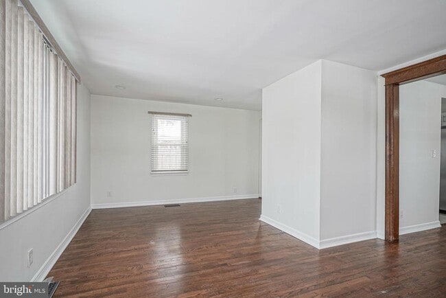 Building Photo - 20 Landing Rd