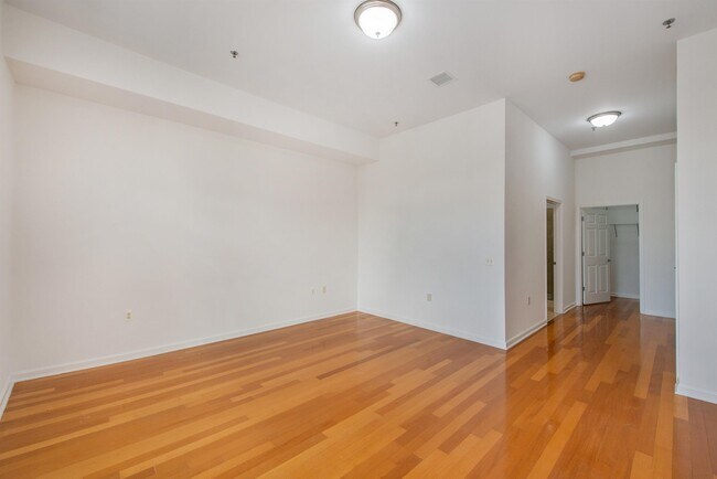 Building Photo - 550 Gregory Ave