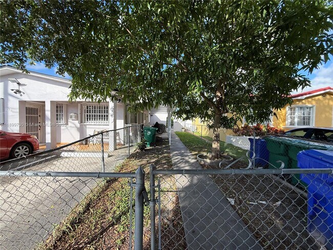Building Photo - 132 NW 32nd Ct