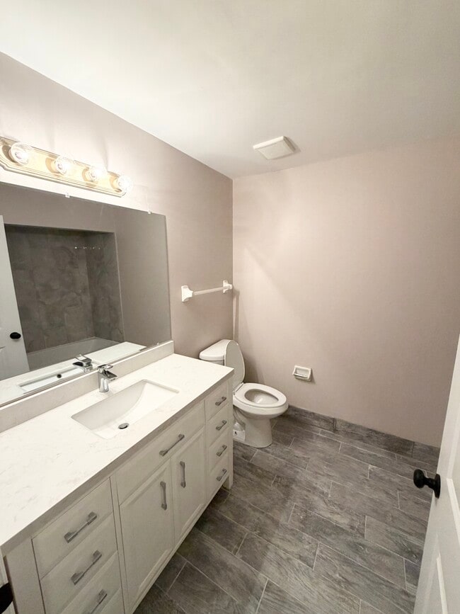 Building Photo - 64 Welling Ln