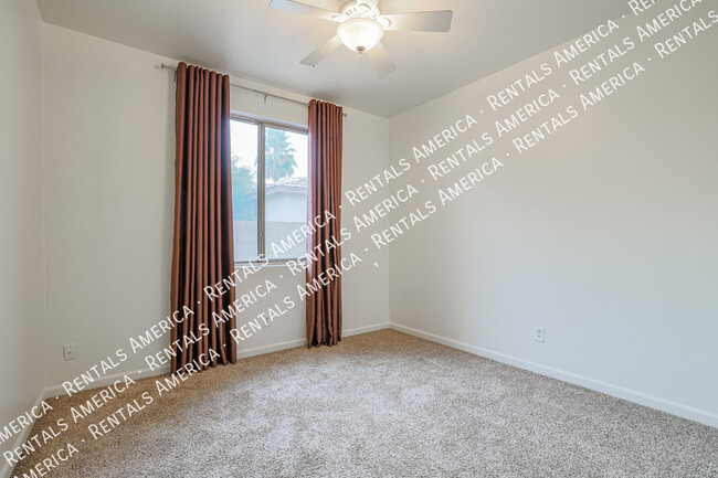 Building Photo - 885 W Caroline Ln