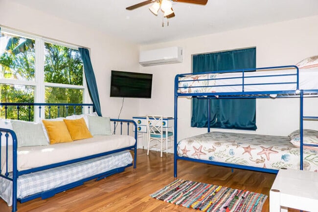 Building Photo - 3450 NE Linda Dr