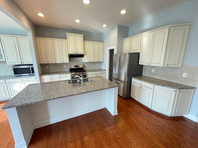 Building Photo - Crutcher Station home off Station Camp Blvd!