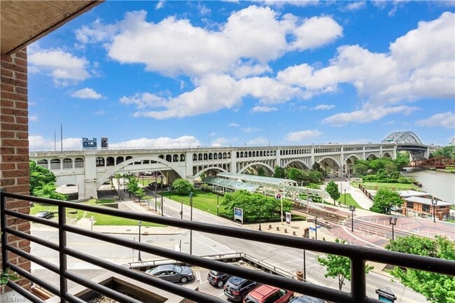 Building Photo - 1444 W 10th St