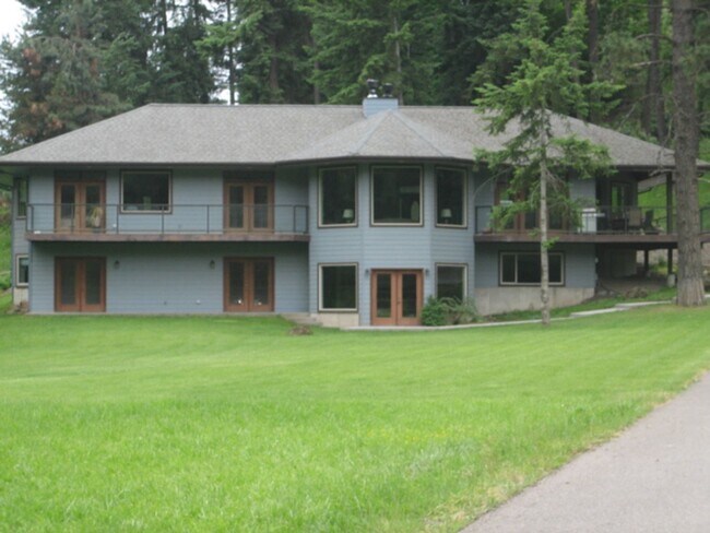 Building Photo - Country Living Close to Downtown CDA!