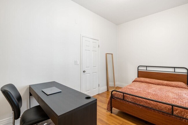 Building Photo - 249 Roxbury St