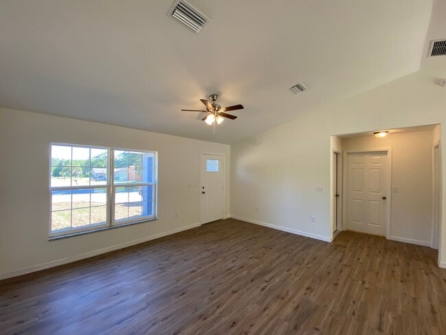 Building Photo - Custom Home - Desirable SW Ocala neighborhood 3/2/2 ** Wont Last**