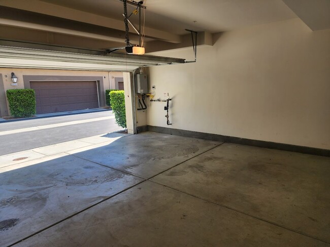 Building Photo - Gorgeous Townhome in South Temecula with V...