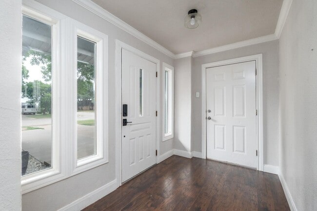 Building Photo - 3042 S 28th St