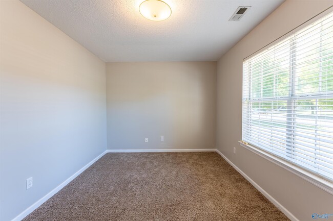 Building Photo - 122 Otter Trail SW