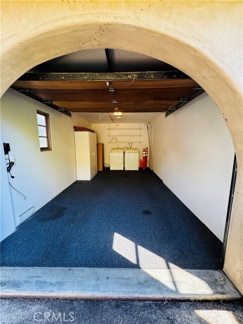 Building Photo - 573 Temple Hills Dr