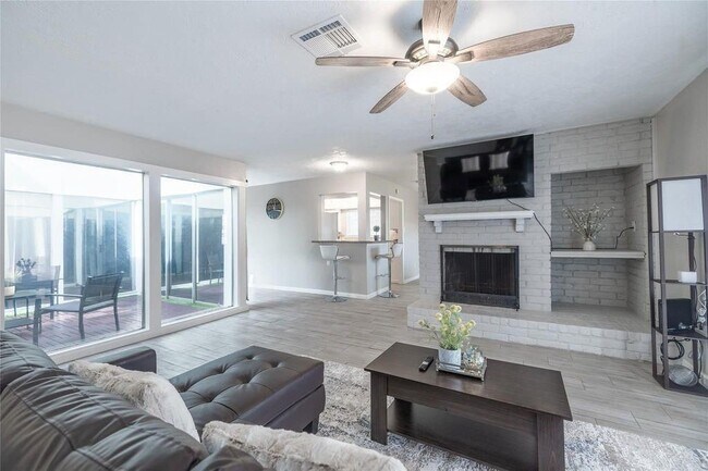 Building Photo - 9907 Towne Tower Ln